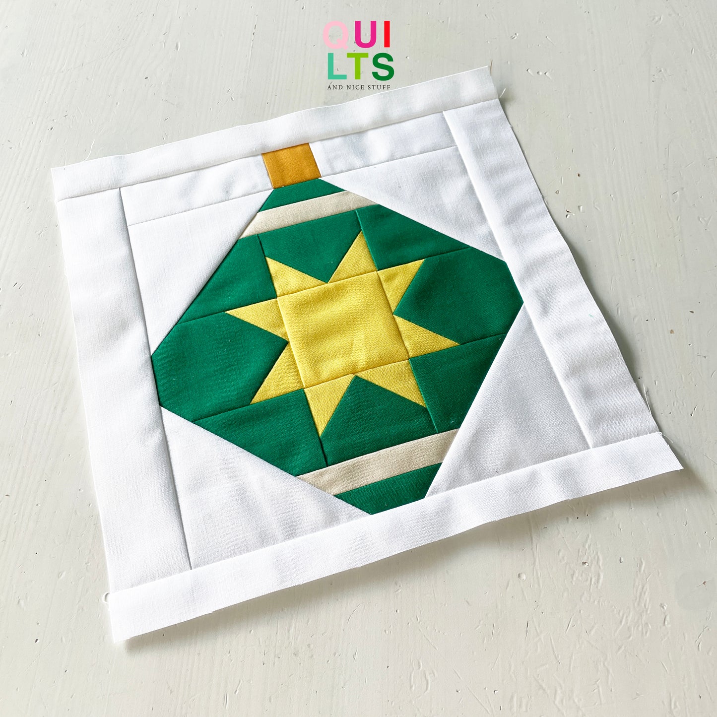 Weihnachtsbaumkugel 2 – PDF Quilt Block Anleitung