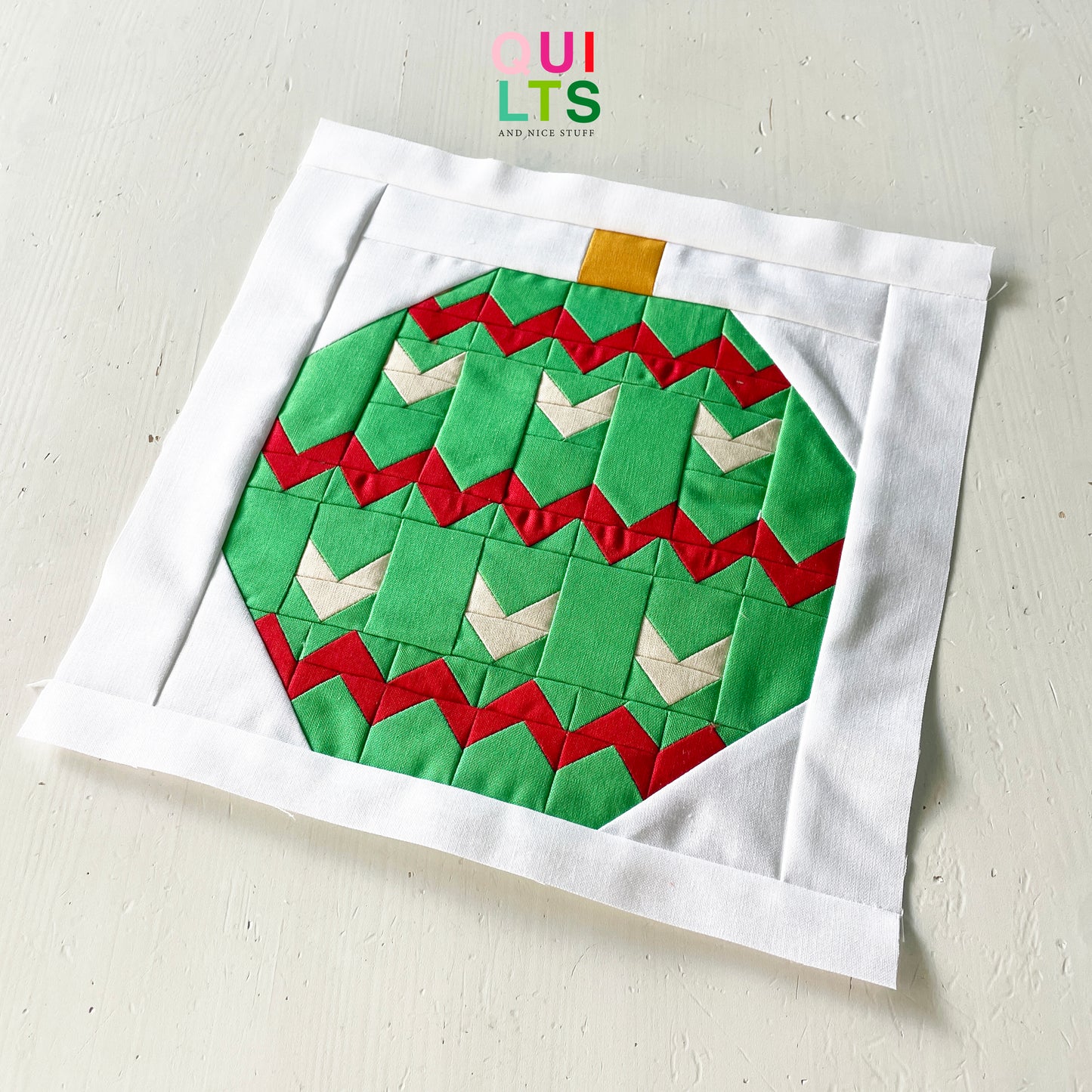 Weihnachtsbaumkugel 3 – PDF Quilt Block Anleitung