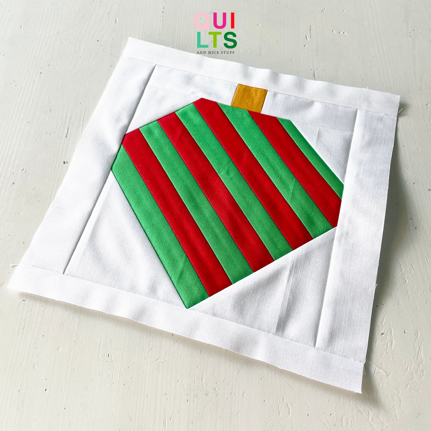 Weihnachtsbaumkugel 4 – PDF Quilt Block Anleitung