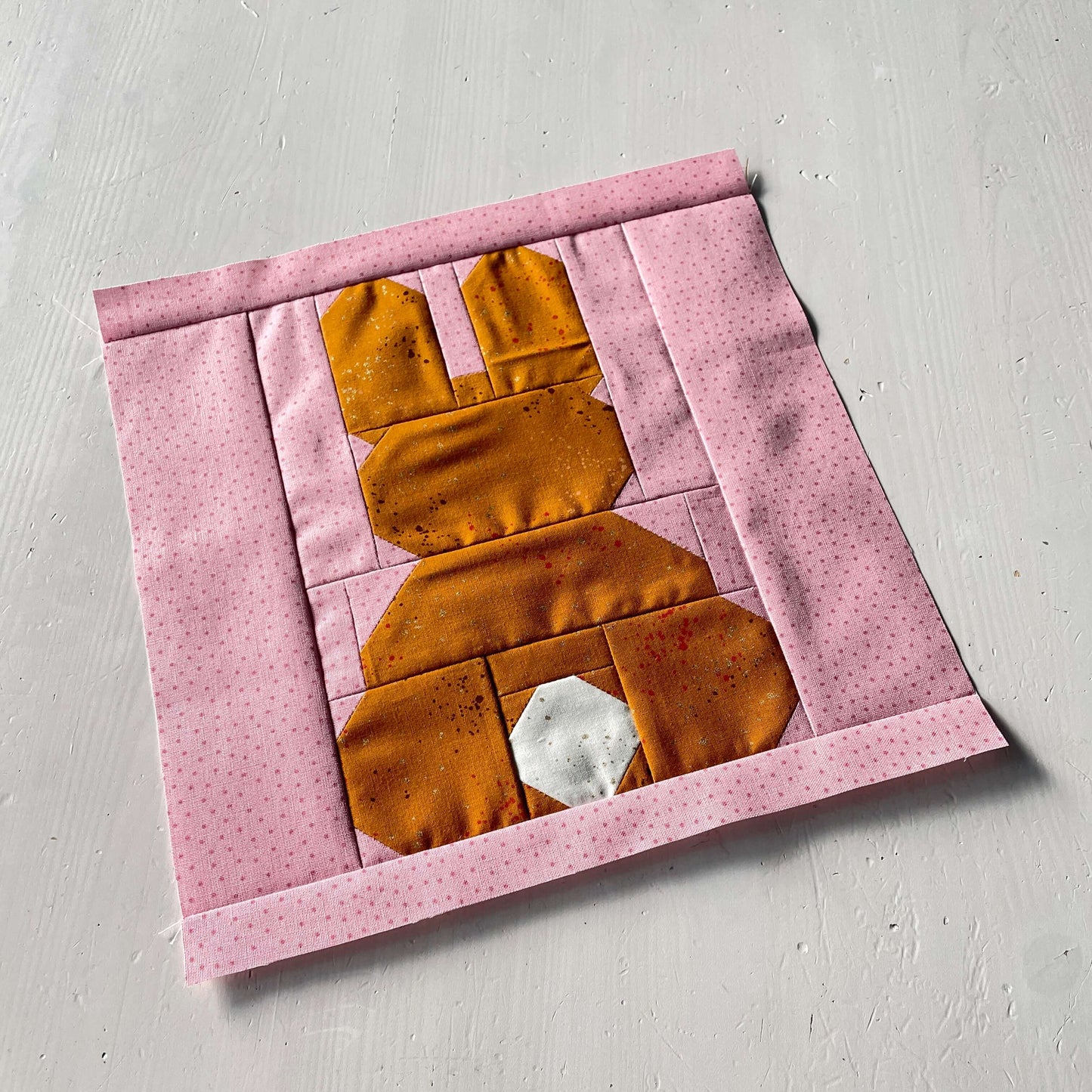 Rabbit from behind – PDF Quilt Block Pattern