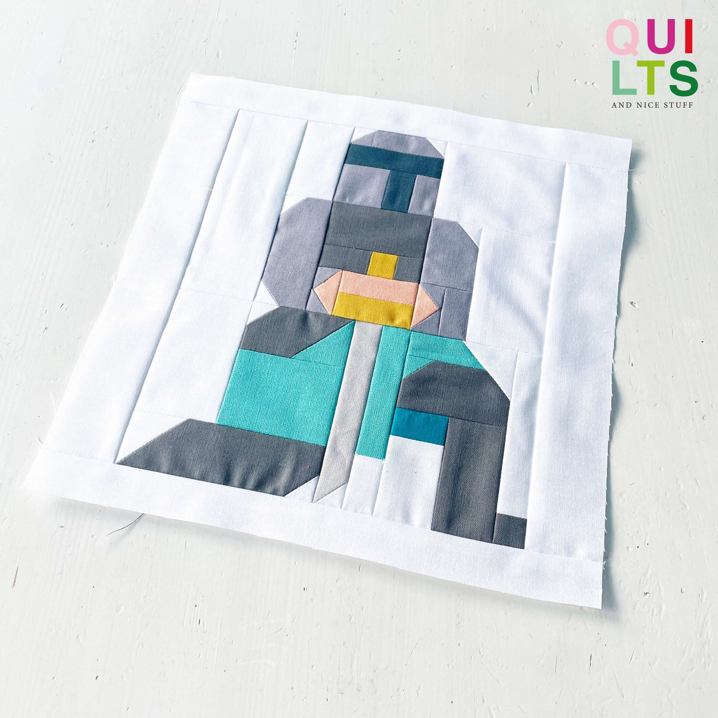 Kneeling Knight – PDF Quilt Block Pattern