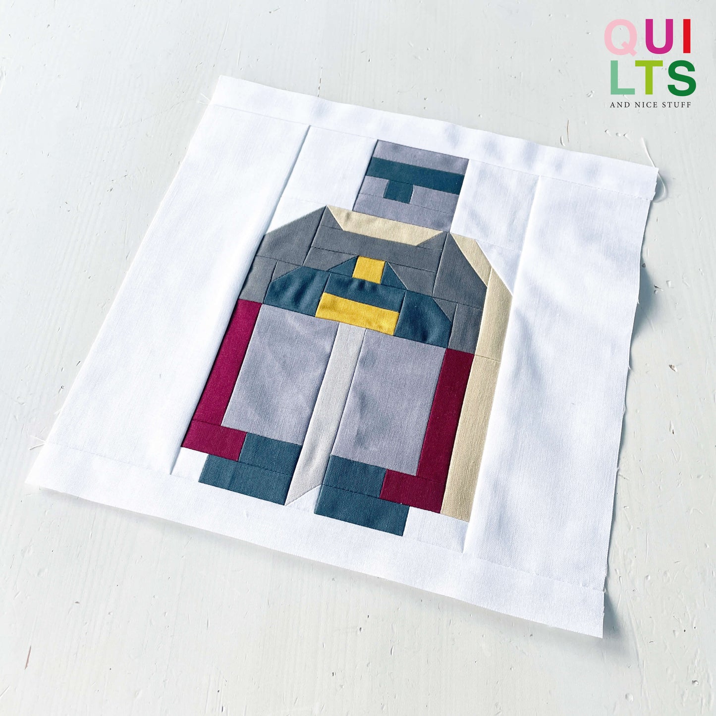 Knight with Sword – PDF Quilt Block Pattern