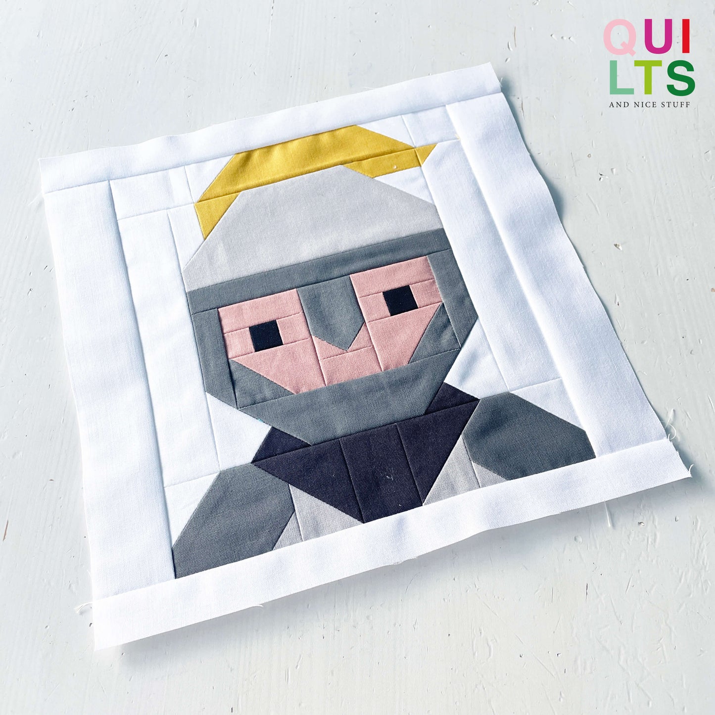 Knight with helmet – PDF Quilt Block Pattern